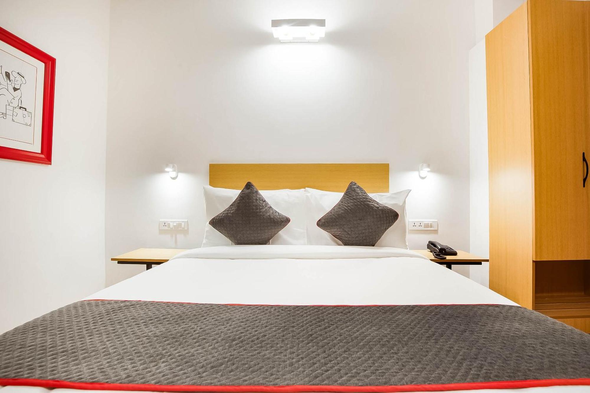 Super Townhouse Lords Inn Regency Manglia Ngoại thất bức ảnh
