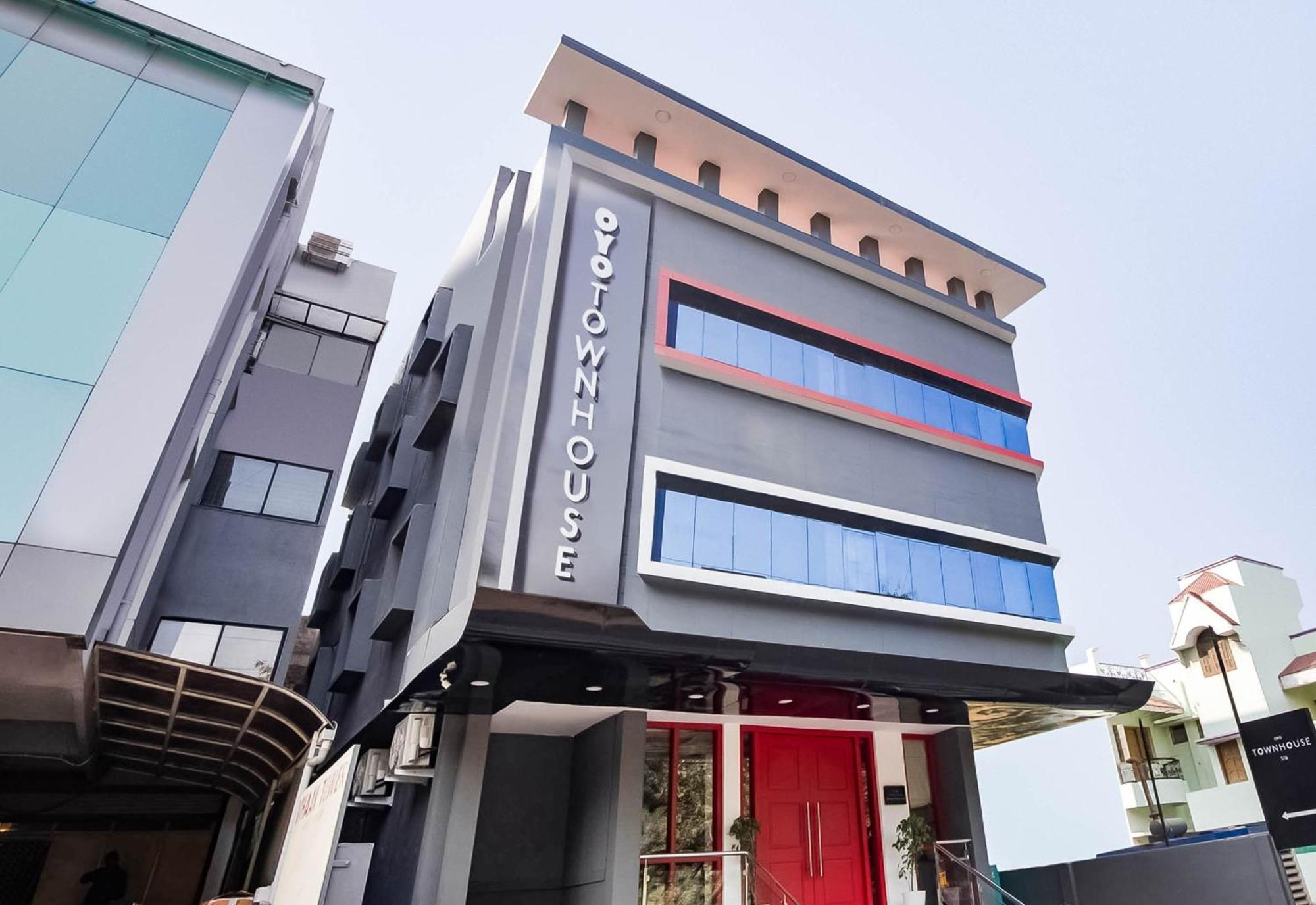 Super Townhouse Lords Inn Regency Manglia Ngoại thất bức ảnh