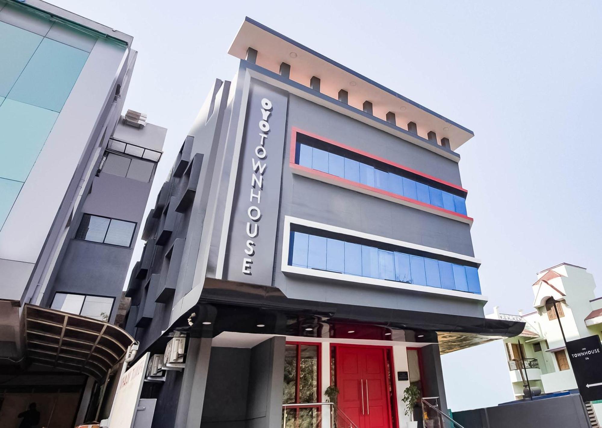 Super Townhouse Lords Inn Regency Manglia Ngoại thất bức ảnh
