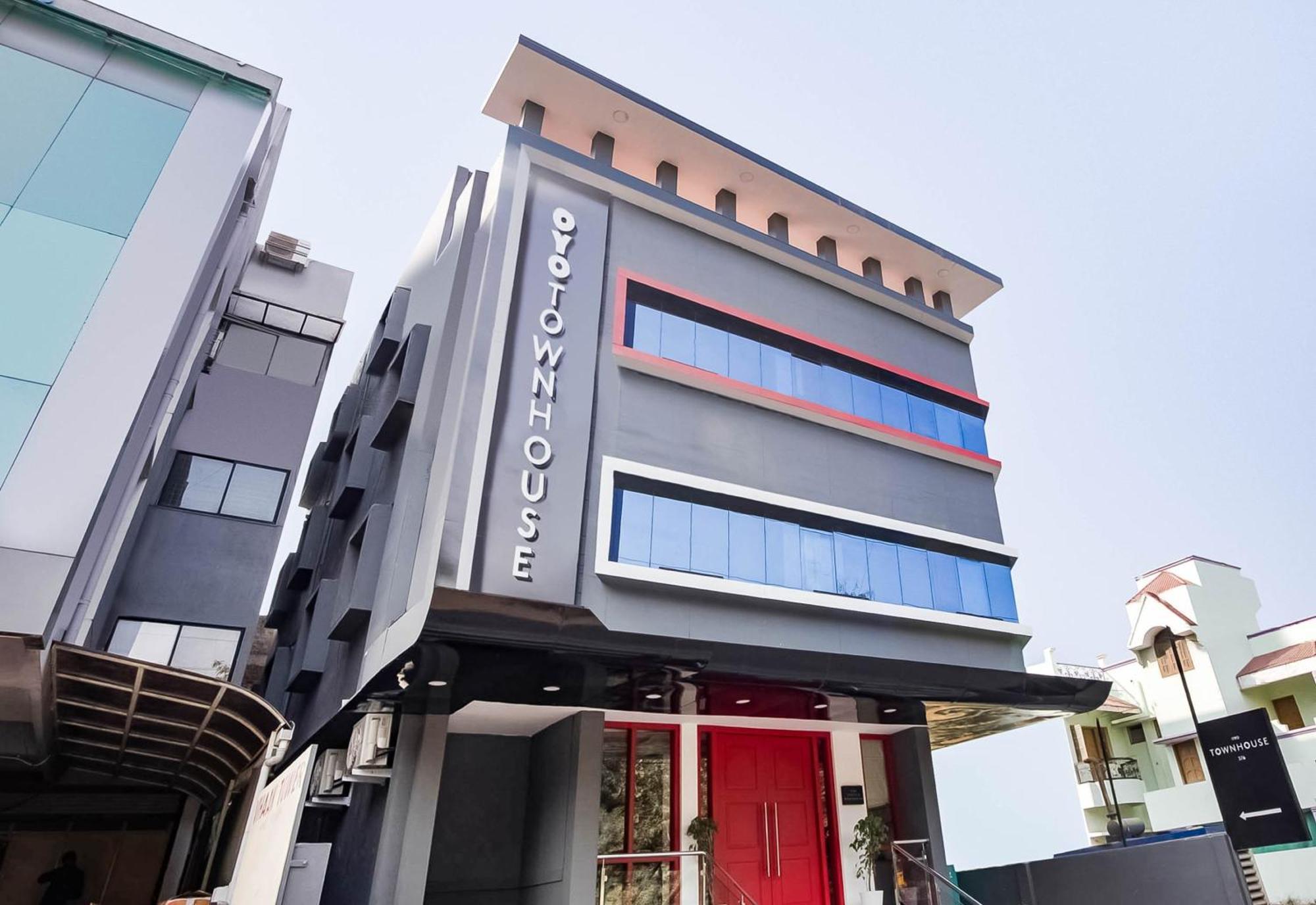 Super Townhouse Lords Inn Regency Manglia Ngoại thất bức ảnh