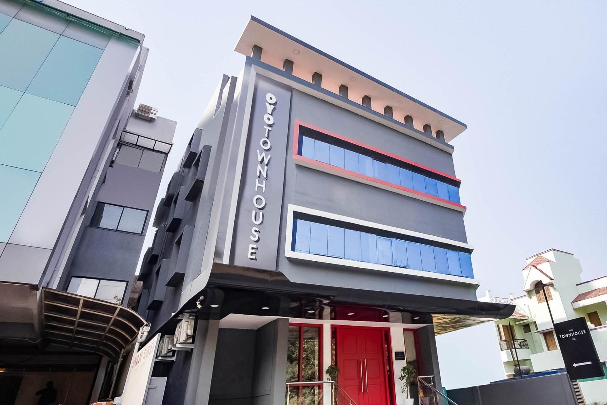 Super Townhouse Lords Inn Regency Manglia Ngoại thất bức ảnh
