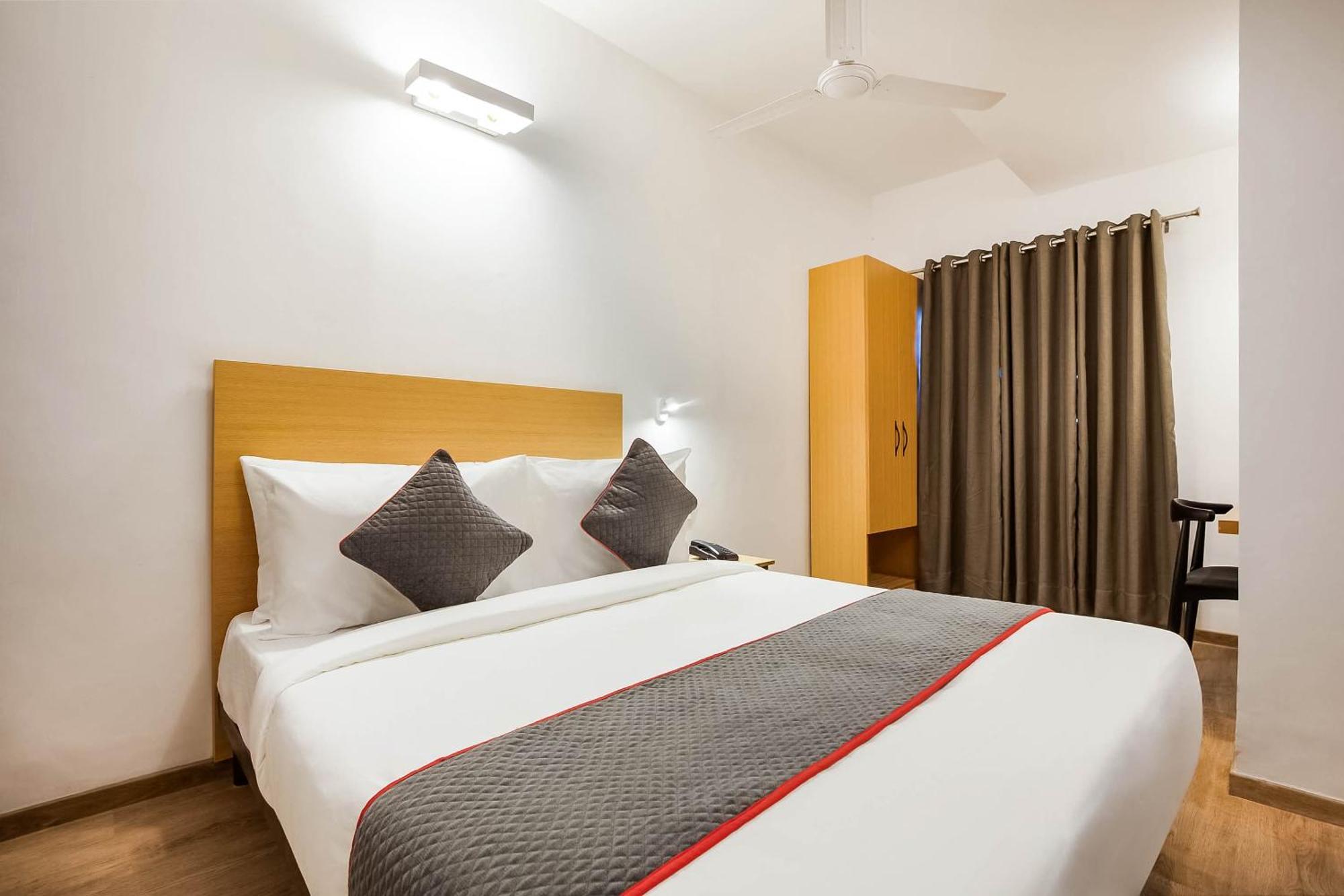 Super Townhouse Lords Inn Regency Manglia Ngoại thất bức ảnh