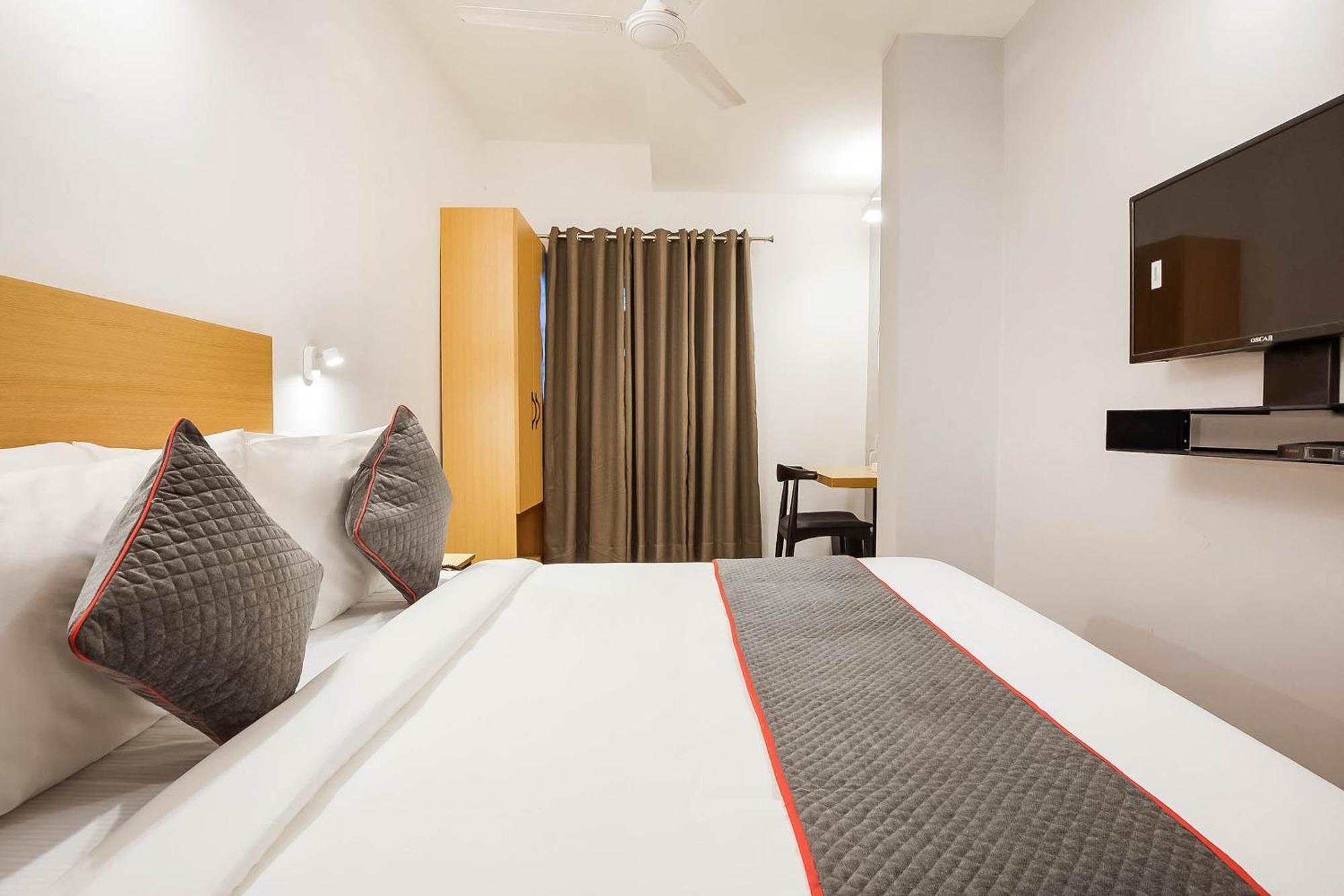 Super Townhouse Lords Inn Regency Manglia Ngoại thất bức ảnh