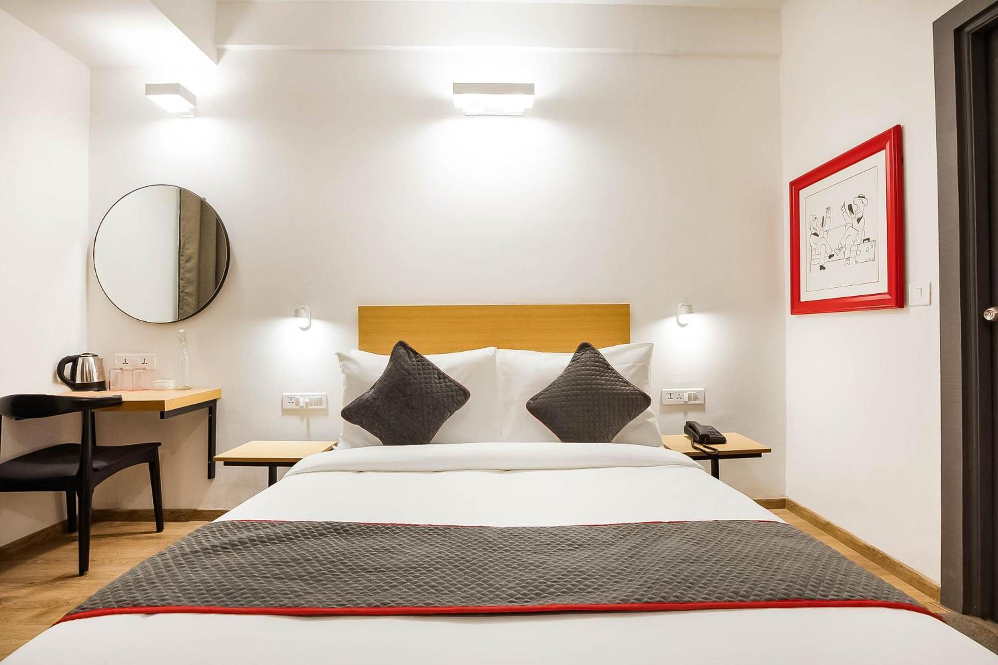 Super Townhouse Lords Inn Regency Manglia Ngoại thất bức ảnh