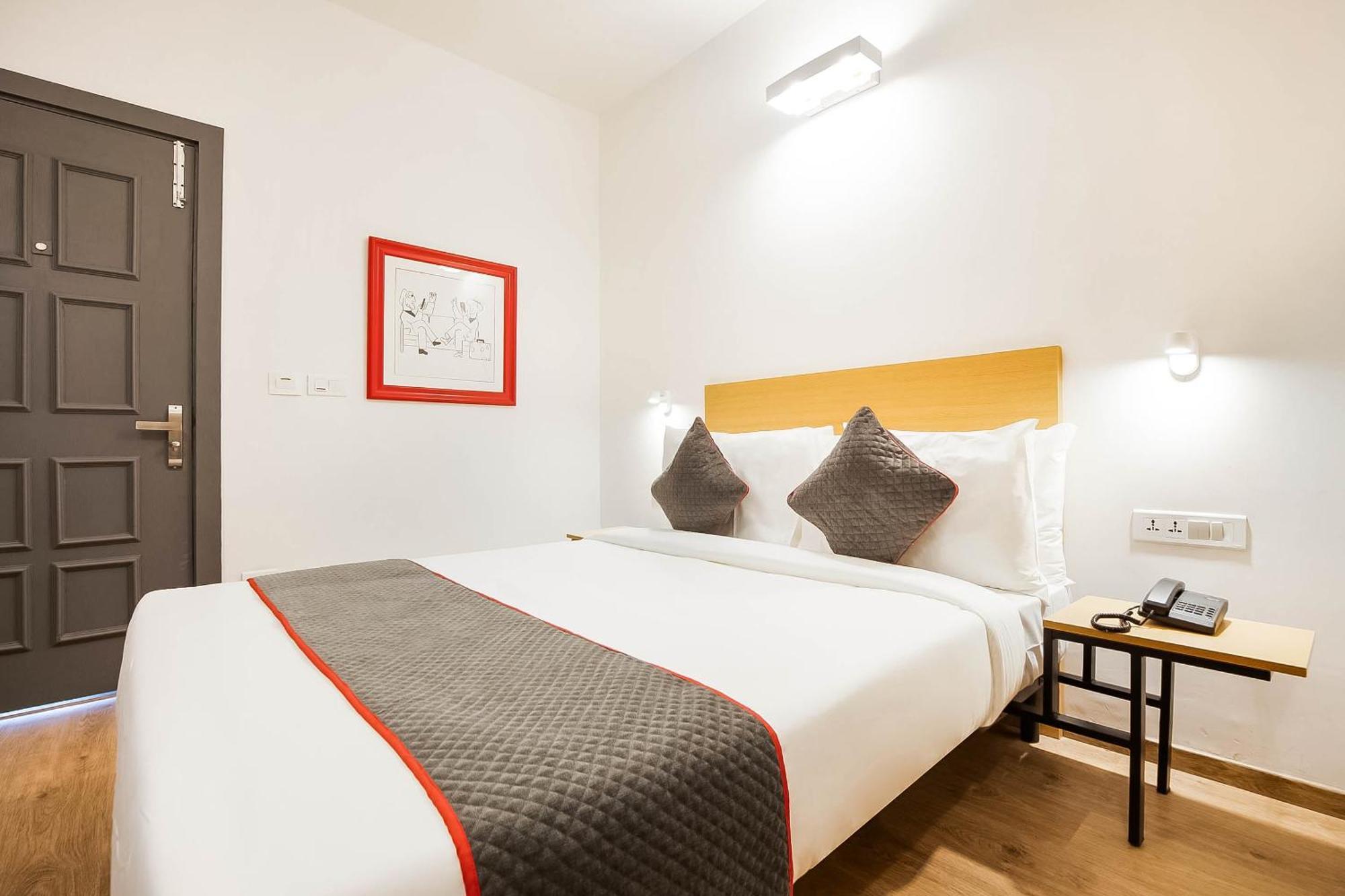 Super Townhouse Lords Inn Regency Manglia Ngoại thất bức ảnh