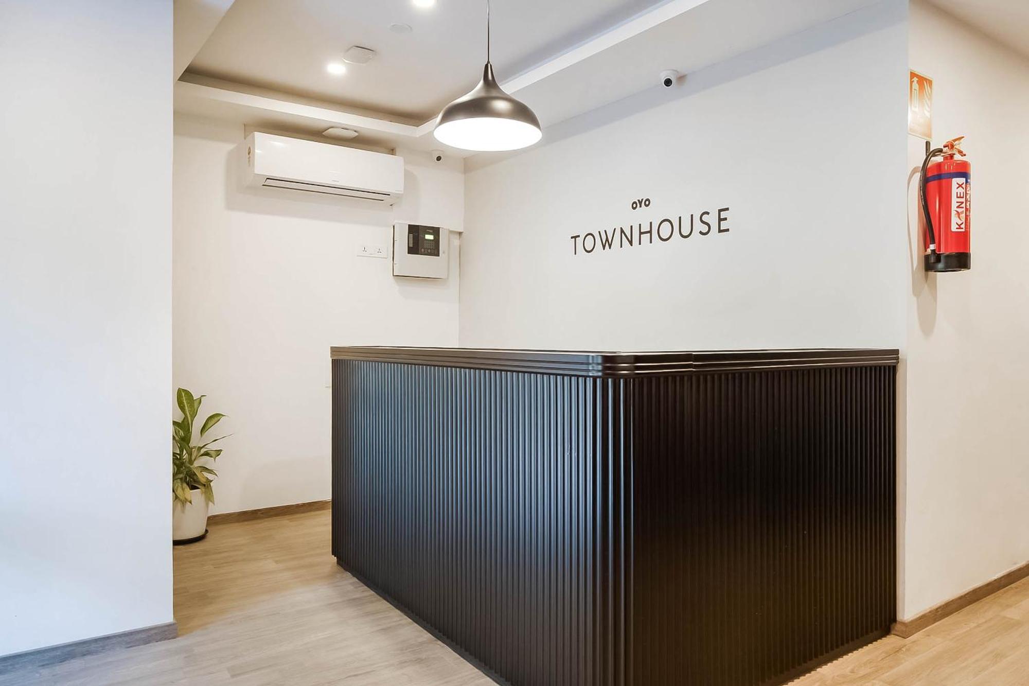 Super Townhouse Lords Inn Regency Manglia Ngoại thất bức ảnh