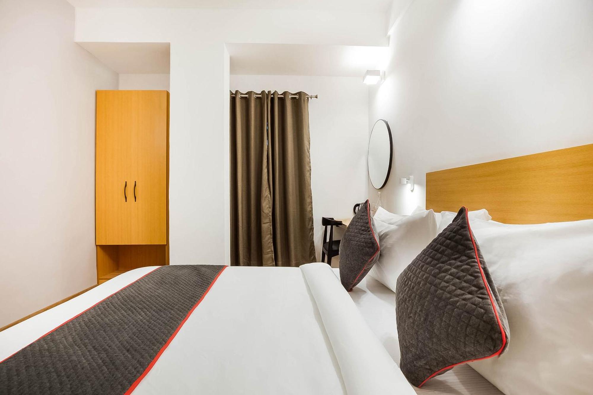 Super Townhouse Lords Inn Regency Manglia Ngoại thất bức ảnh